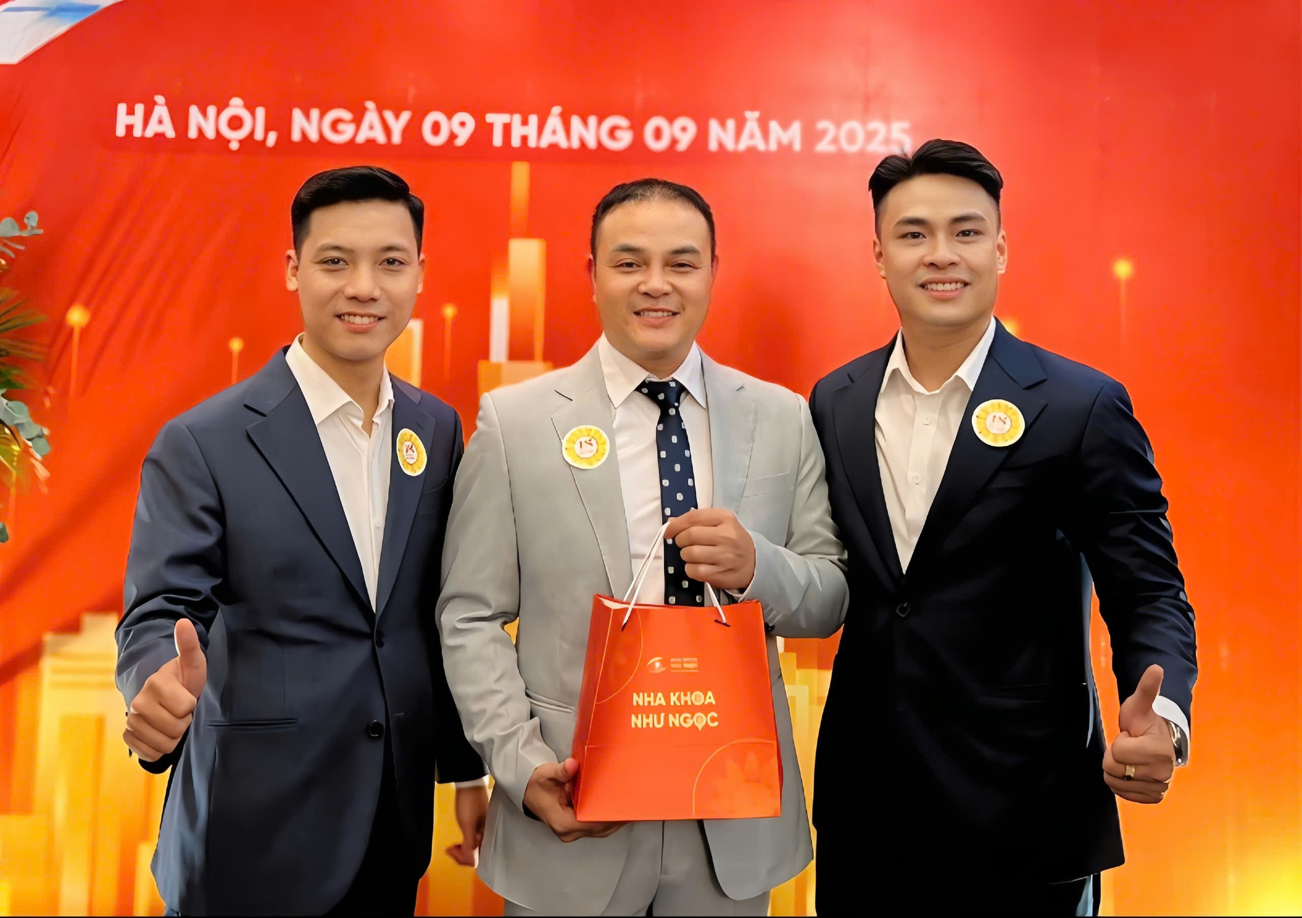 5-doanh-nhan-nguyen-hong-dang-su-kien-ky-niem-18-nam-thanh-lap-nha-khoa-nhu-ngoc-1757484707.jpg