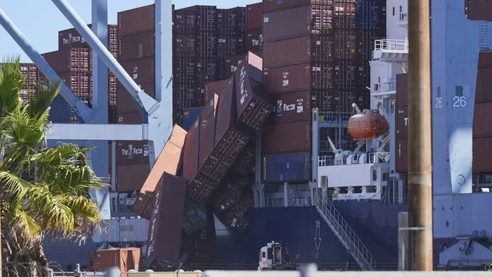 hinh-anh-container-bi-roi-1757514882.webp
