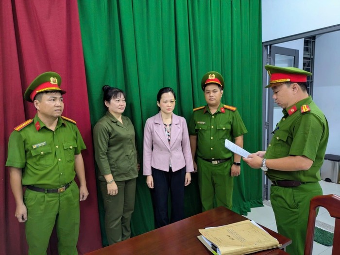 bat-khan-cap-chu-nha-khoa-tuyet-chinh-1757559555.jpg
