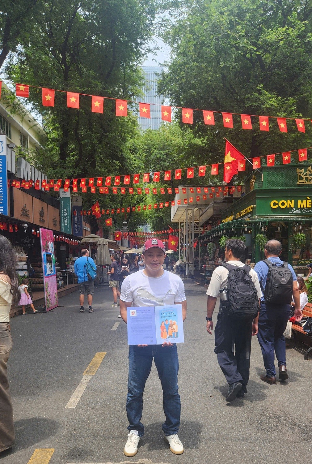 dien-vien-bui-van-hai-hoi-sach-phuong-sai-gon-2025-1757634581.jpg