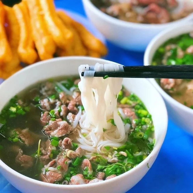 hinh-anh-bat-pho-1758024683.jpg