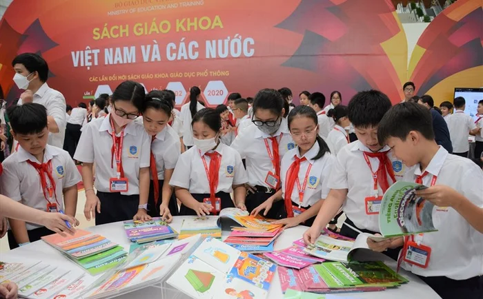 bo-gddt-cong-bo-chi-tiet-nhung-diem-sua-moi-o-cac-sach-giao-khoa-1758101076.jpg