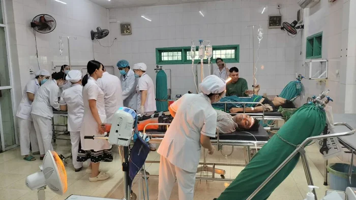 hinh-anh-cap-cuu-cho-cac-nan-nhan-1758123959.jpg