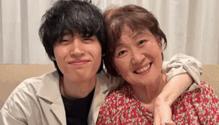 anh-cap-doi-chup-cung-nhau-1758709201.gif