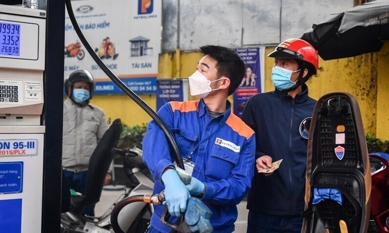 anh-minh-hoa-bom-xang-1758812234.jpeg