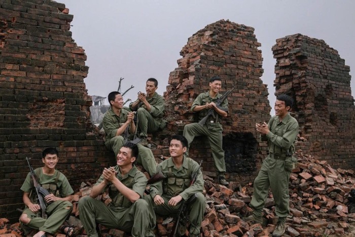 mua-do-da-tao-nen-mot-con-sot-phong-ve-chua-tung-co-1758786918.jpg