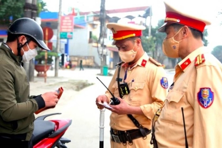 anh-minh-hoa-nop-phat-vi-pham-giao-thong-1758956002.jpg