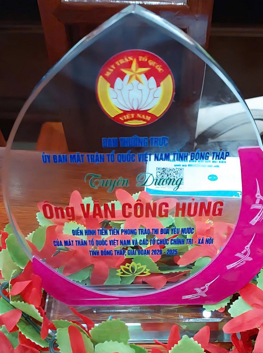 nha-bao-van-cong-hung-dien-hinh-tien-tien-thi-dua-yeu-nuoc-1759597332.jpg