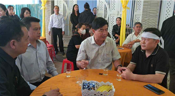 chia-buon-voi-gia-dinh-chu-tich-xa-bi-o-to-tong-tu-vong-1759740989.png