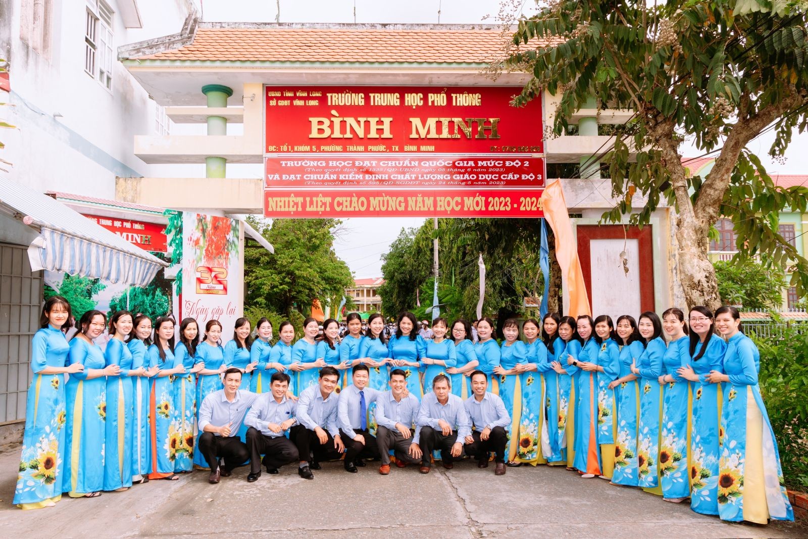 tap-the-giao-vien-truong-ptth-binh-minh-1759714701.jpg