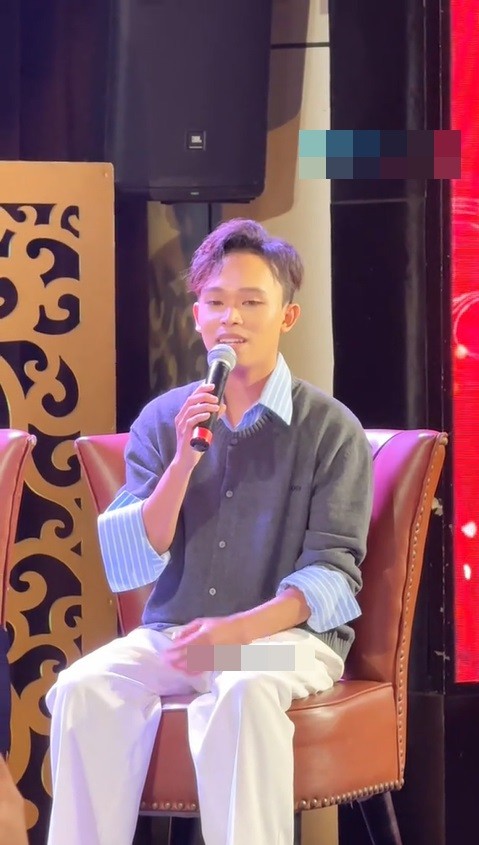 ho-van-cuong-khong-nhan-nhieu-show-1759929255.jpg