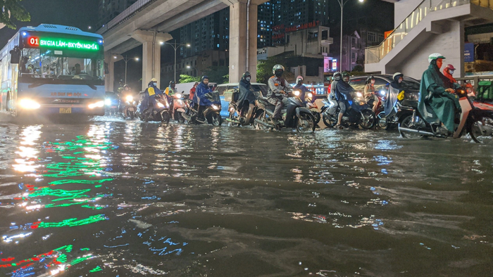 ha-noi-mua-ngap-1760321425.png