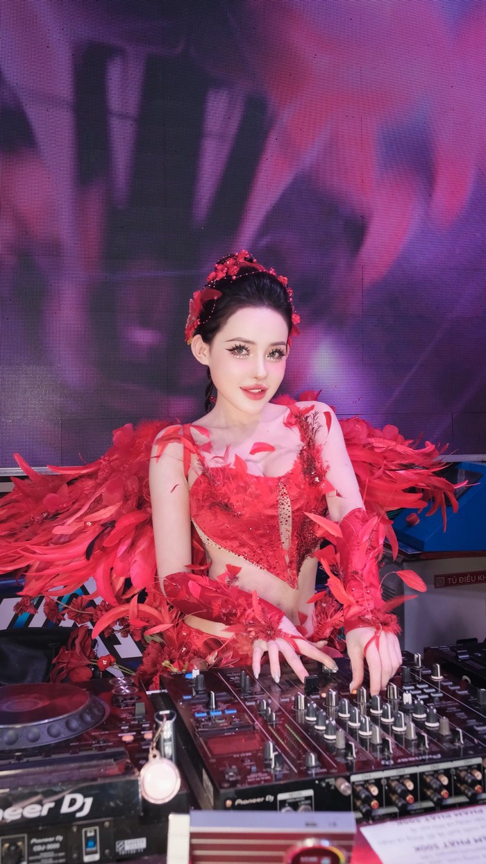dj-ngan-98-1760509090.jpg