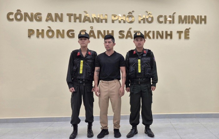 luong-bang-quang-bi-bat-tam-giam-1761240030.jpg