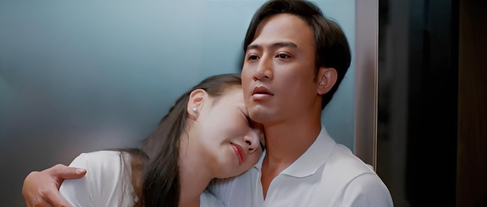 phuong-oanh-vai-my-anh-gio-ngang-khoang-troi-xanh-1761540826.jpg