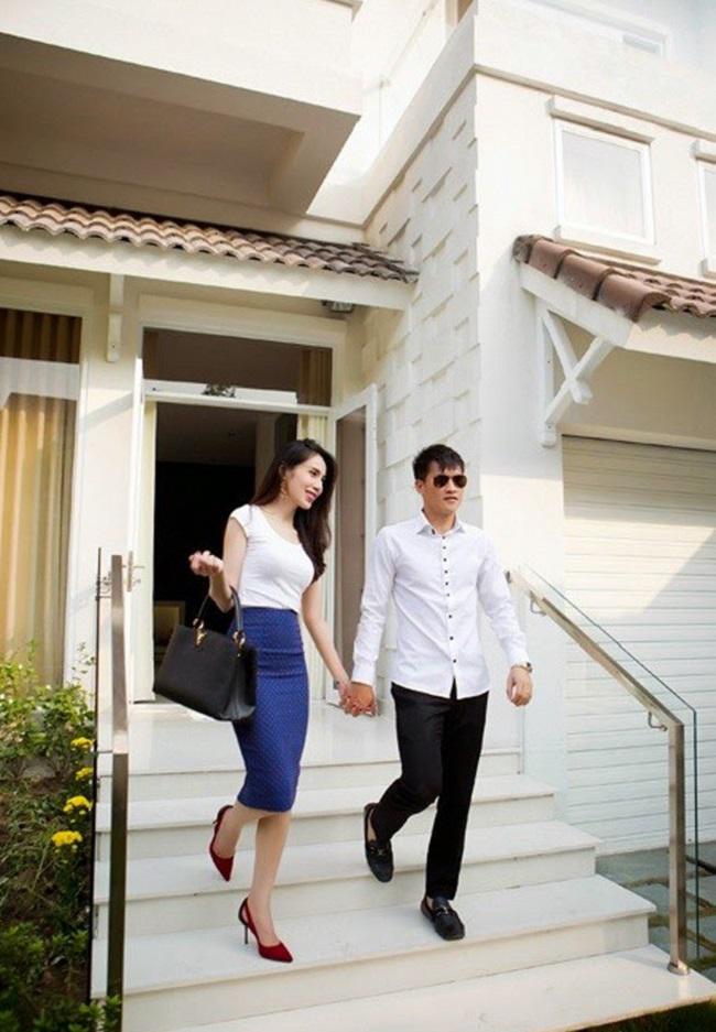 Công Vinh - Thủy Tiên - đôi vợ chồng hot nhất nhì showbiz Việt hiện sở hữu khối tài sản khổng lồ khiến bao người mơ ước.