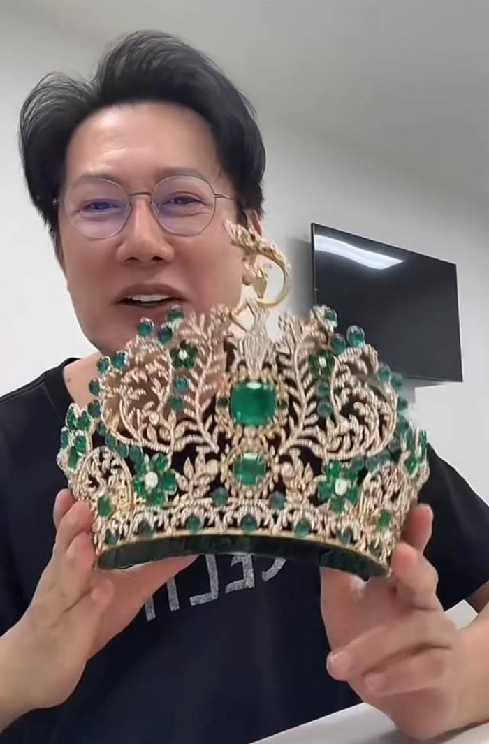 Ông Nawat nhắc đến Hoa hậu Thuỳ Tiên trong buổi livestream mới đây.