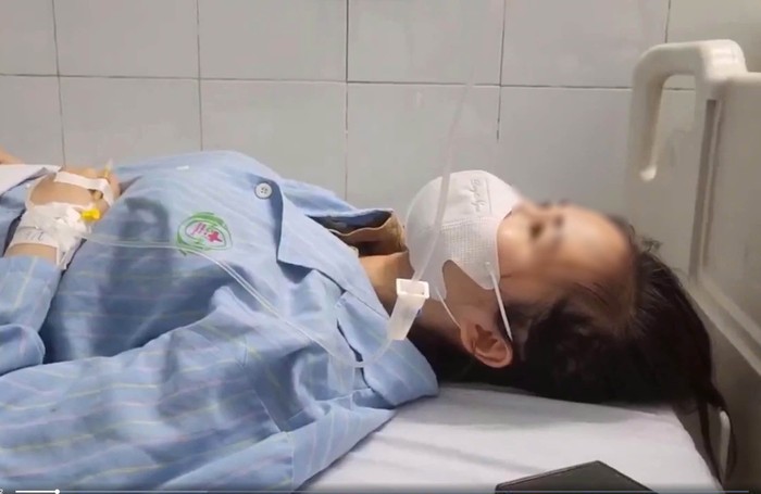 Nữ điều dưỡng phải nằm viện điều trị sau khi bị hành hung. Ảnh: báo Lao Động 