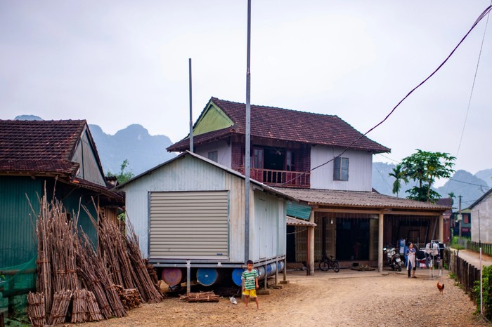 Nhà nổi là nét đặc trưng riêng của bà con Tân Hoá. (Nguồn: travelteam)