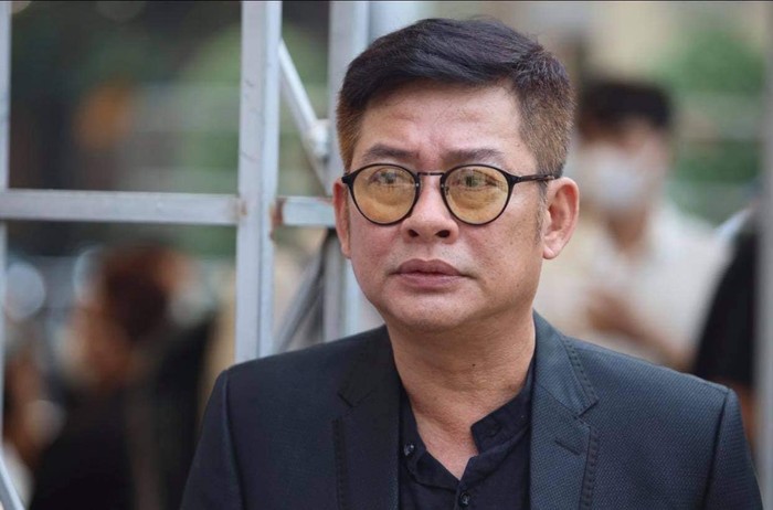 Tấn Beo được bác sĩ thăm khám, điều trị chu đáo. Ảnh: FBNV