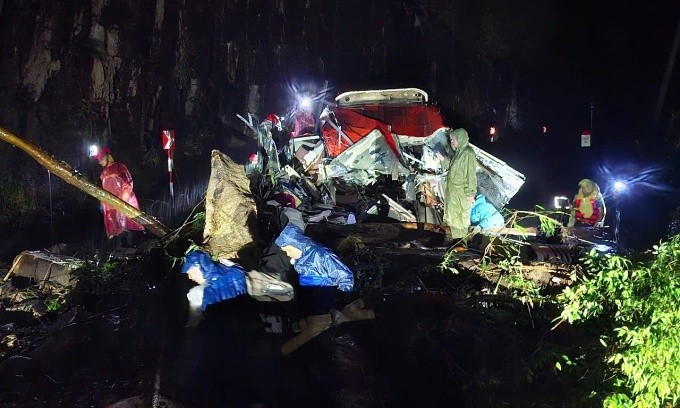 Hiện trường vụ tai nạn thảm khốc. Ảnh: VNE