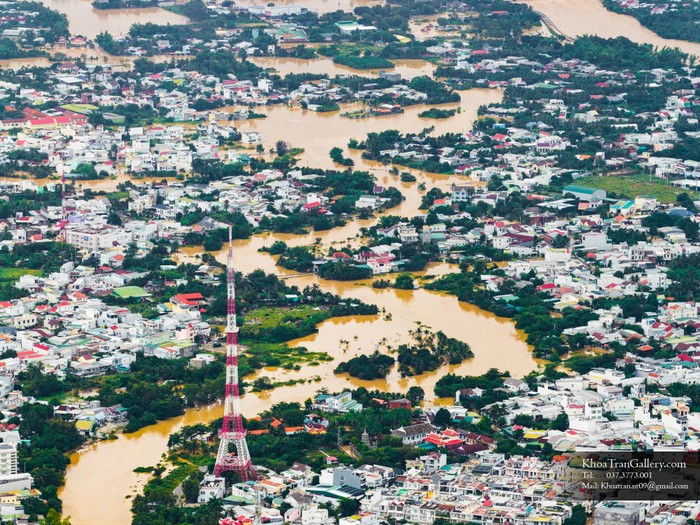 Nhiều nơi ở Khánh Hoà bị ngập, ảnh nhìn từ trên cao. Ảnh: Trần Anh Khoa