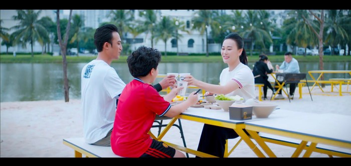 Mỹ Anh và Đăng chấp nhận bỏ lại quá khứ, bắt tay làm bạn để cùng nuôi dạy con cái (Ảnh: NSX).