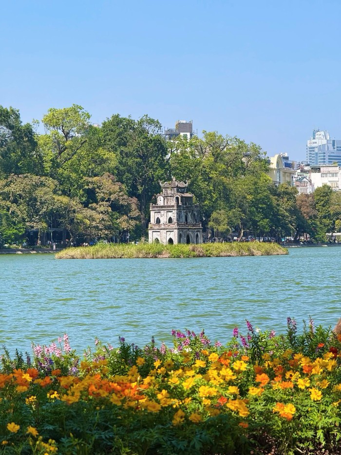 Tạp chí Anh bình chọn Việt Nam lọt top điểm đến đẹp nhất thế giới vào mùa đông 2025 - 2026. (Ảnh: Ngọc ThuyyBii, từ page Chuyện của Hà Nội)