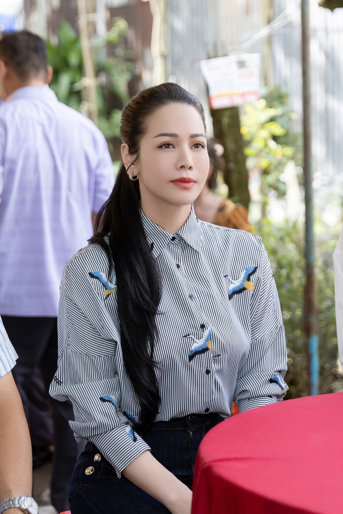 Nhật Kim Anh tất bật với công việc. Ảnh: FBNV