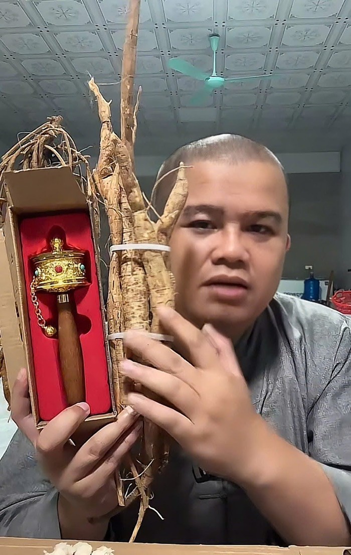 Hành trình livestream bán nông sản giúp bà con nông dân của sư thầy Thích Khai Quảng Ảnh 1