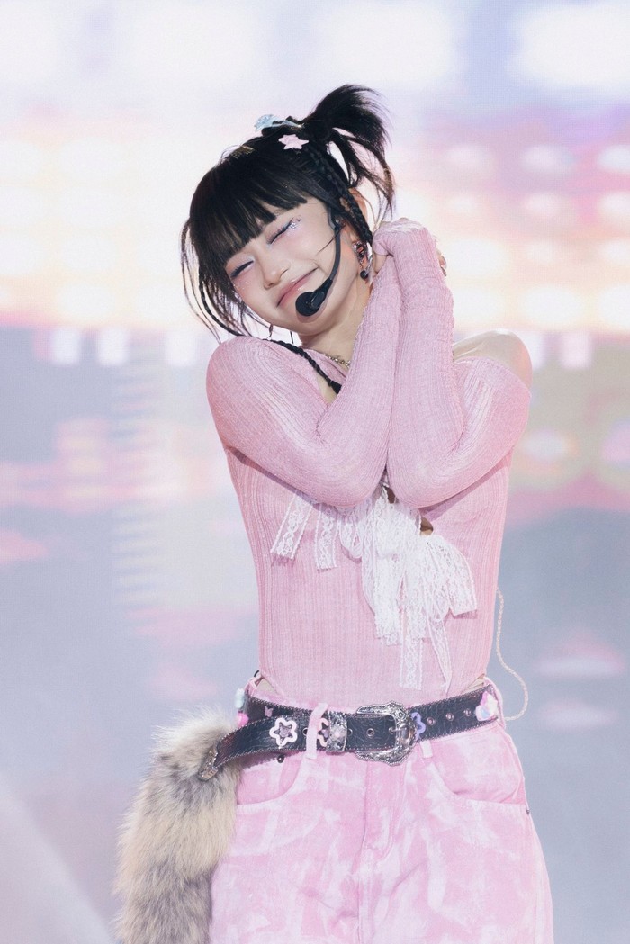 Lương Bích Hữu từng gây xôn xao khi có màn giảm cân ngoạn mục. Sự thay đổi lớn về ngoại hình giúp nữ ca sĩ trở nên tự tin, thoải mái hơn trong những lần xuất hiện trên sân khấu. Ảnh: FBNV