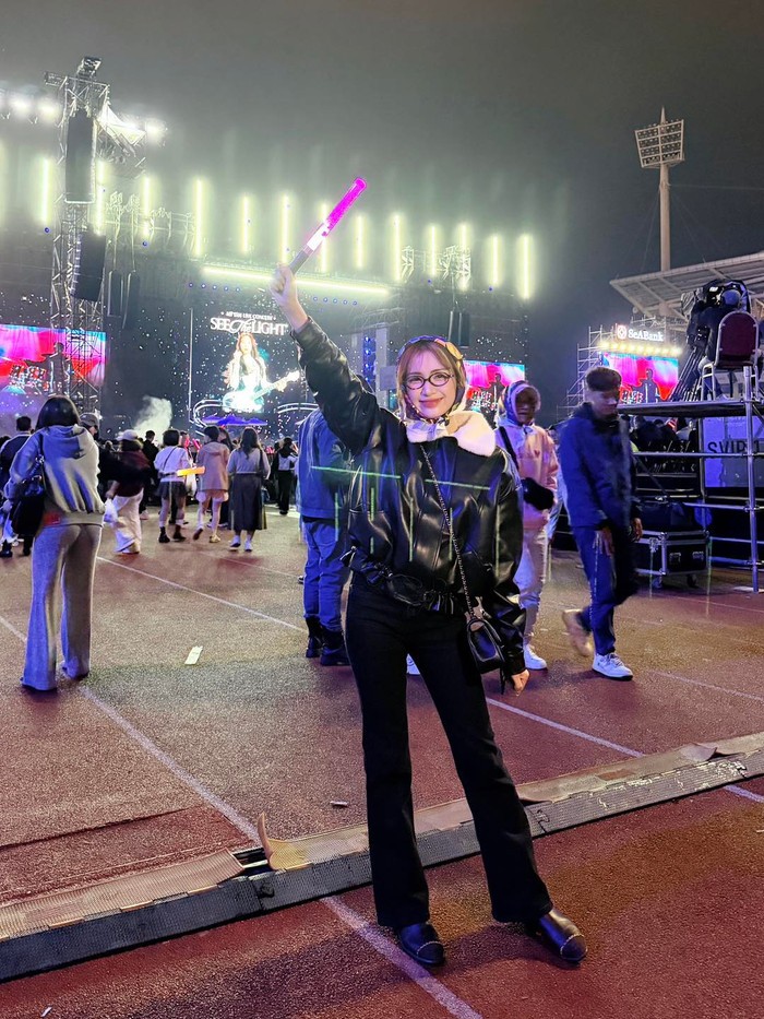 Hòa Minzy thể hiện sự khéo léo khi xin Mỹ Tâm về sớm để đón con trai. Ảnh: FBNV