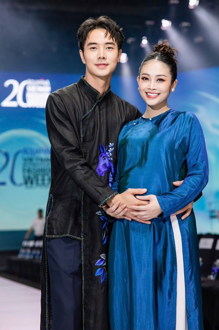 Vợ chồng nữ MC Thuỳ Linh khi tham gia một sự kiện diễn ra vào tháng 11 vừa qua tại Hà Nội. Ảnh: FBNV