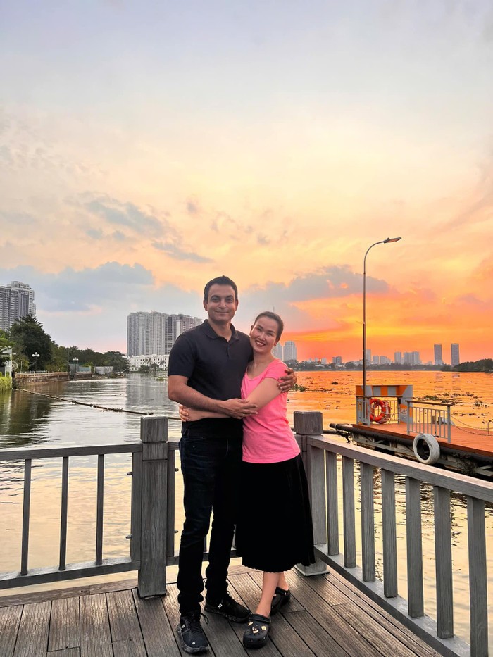 Dân tình thích thú trước phản ứng của chồng Võ Hạ Trâm khi xem được loạt ảnh mới. (Ảnh: FBNV)