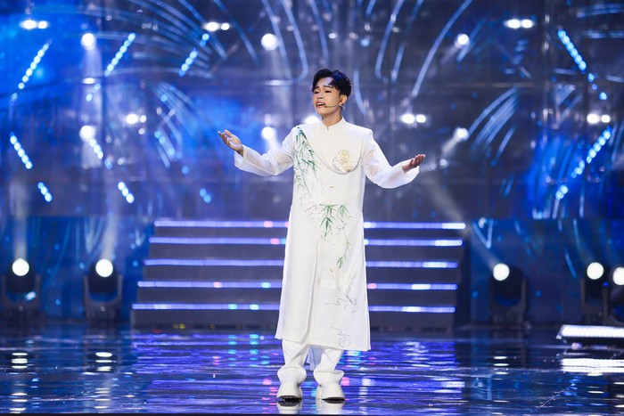 Màn kết hợp của Như Quỳnh và Hồ Văn Cường cũng khiến nhiều khán giả xúc động trước sự giao thoa giữa hai thế hệ.