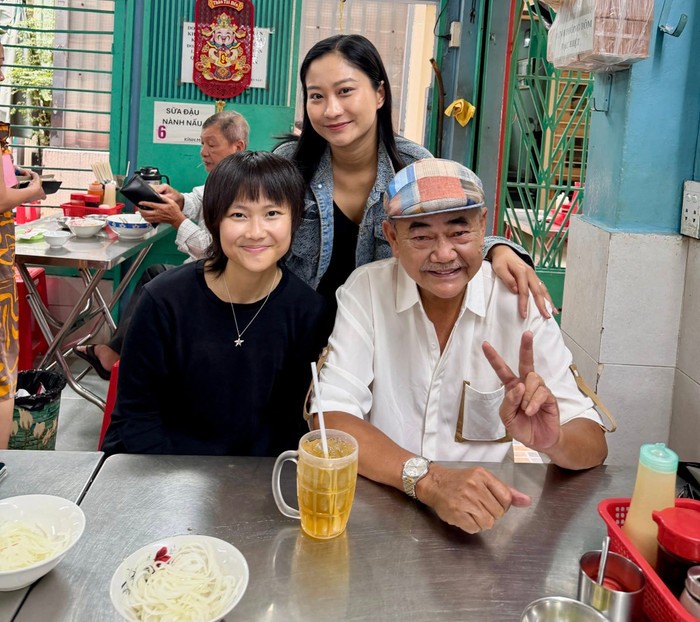 Khung ảnh hạnh phúc của gia đình NSND Việt Anh.