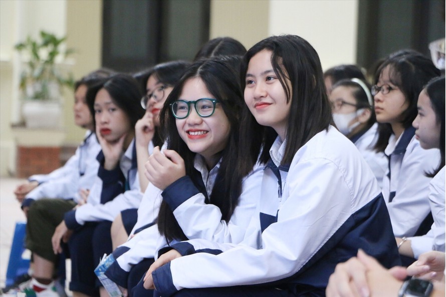 nhung-dieu-chinh-moi-nhat-trong-ky-thi-tot-nghiep-thpt-2025-1748397630.jpg