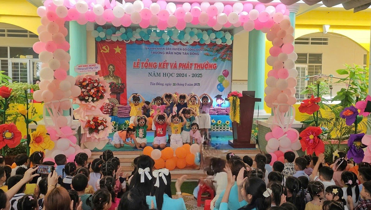 hoc-sinh-truong-mam-non-tan-dong-bieu-dien-van-nghe-tai-le-tong-ket-nam-hoc-2024-2025-1748780171.jpg