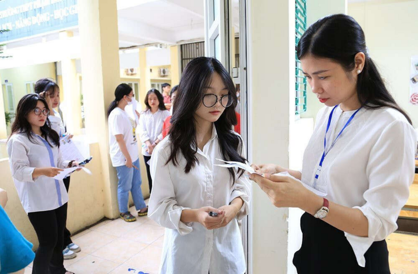 hom-nay-hon-11-trieu-thi-sinh-lam-thu-tuc-du-thi-tot-nghiep-thpt-1750815295.png