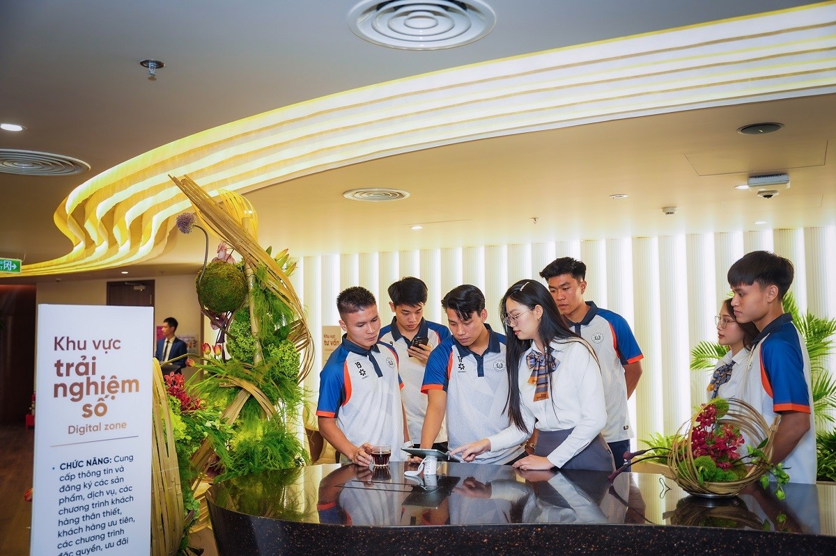 vpbank-flagship-ha-noi-khu-vuc-trai-nghiem-so-1755092038.jpg