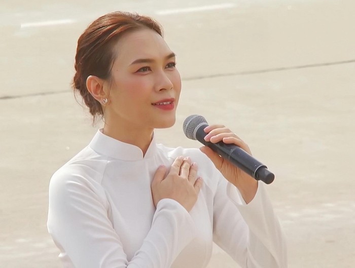ca-si-my-tam-hat-tai-quang-truong-ba-dinh-1756811462.jpg