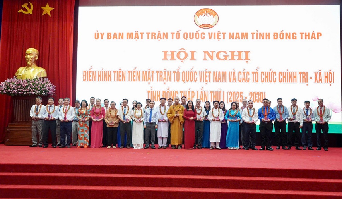 hoi-nghi-dien-hinh-tien-tien-tinh-dong-thap-1759597208.jpg