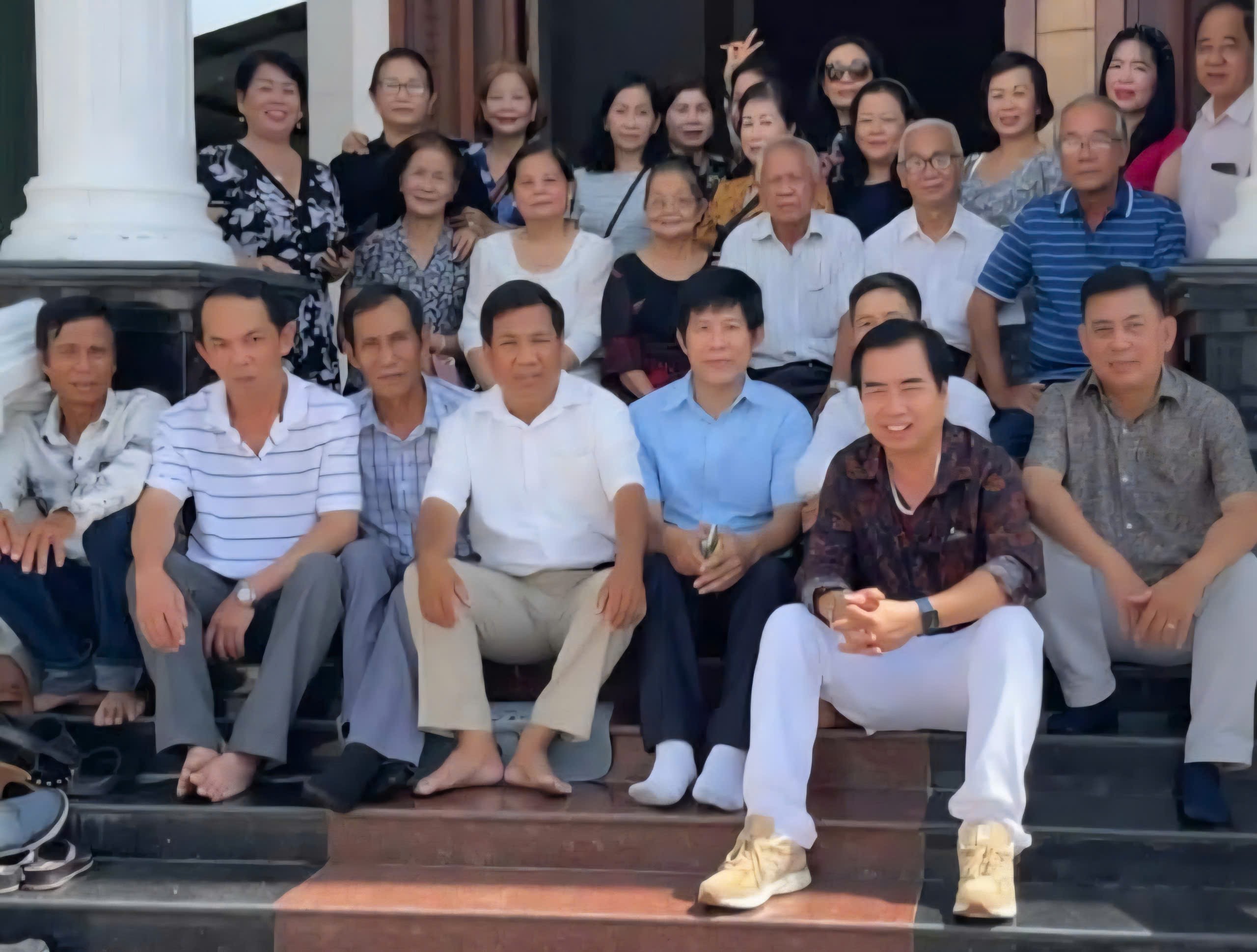cuu-giao-vien-truong-ptth-binh-minh-1759714622.jpg