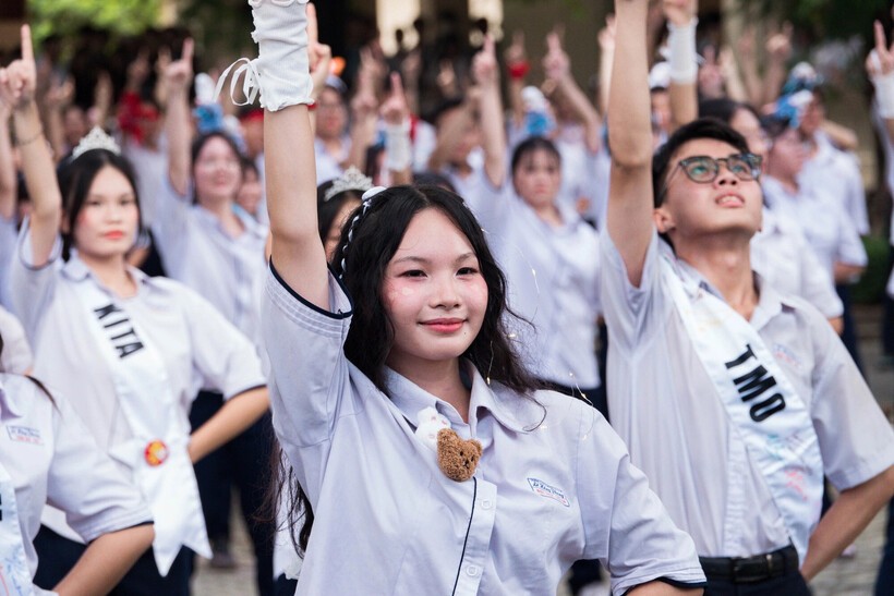 hoc-sinh-truong-chuyen-hoc-chuong-trinh-rieng-1760632328.jpg