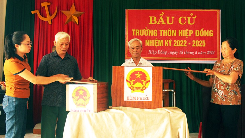 quy-trinh-bau-truong-thon-moi-1761783765.jpg