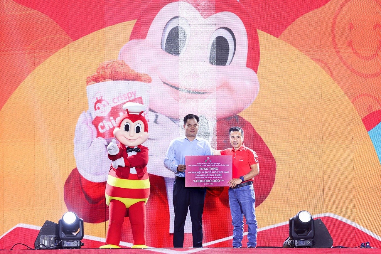 jollibee-viet-nam-ung-ho-mien-trung-1764063580.jpg