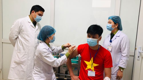 7679-nguoi-o-ha-noi-tiem-vaccine-covid-19-co-tinh-trang-suc-khoe-binh-thuong-1617952773.jpg