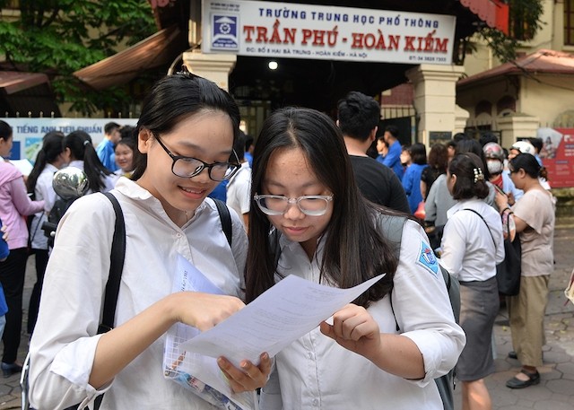1-thi-sinh-thi-vao-lop-10-tai-ha-noi-duoc-nop-don-xin-doi-khu-vuc-tuyen-sinh-1618272956.jpg