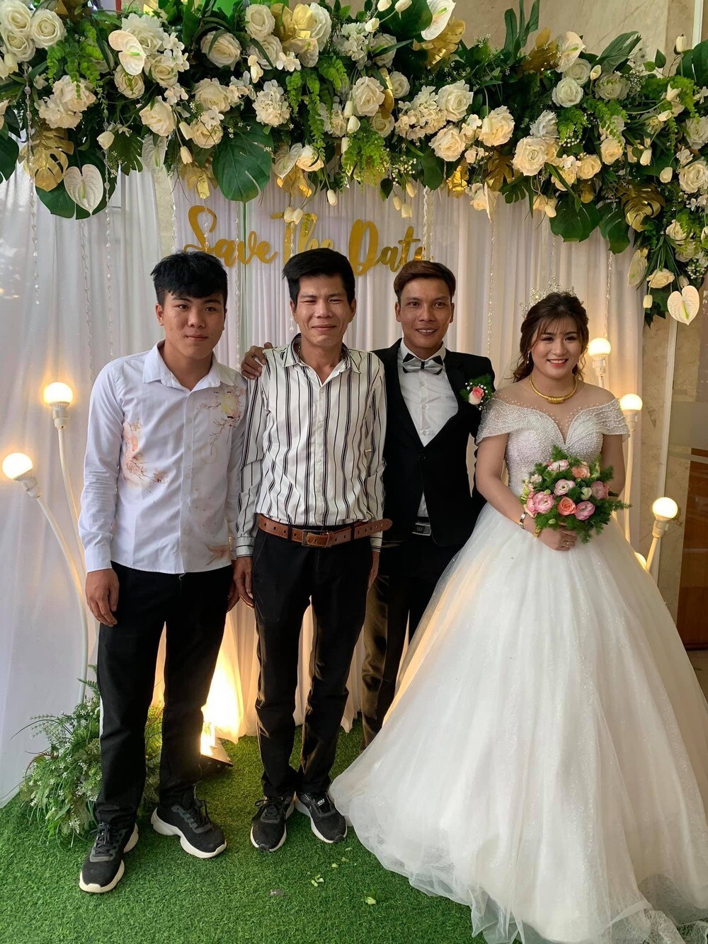 4-loc-fuho-dang-anh-giuong-chieu-vo-dep-dong-vien-1618473216.jpg