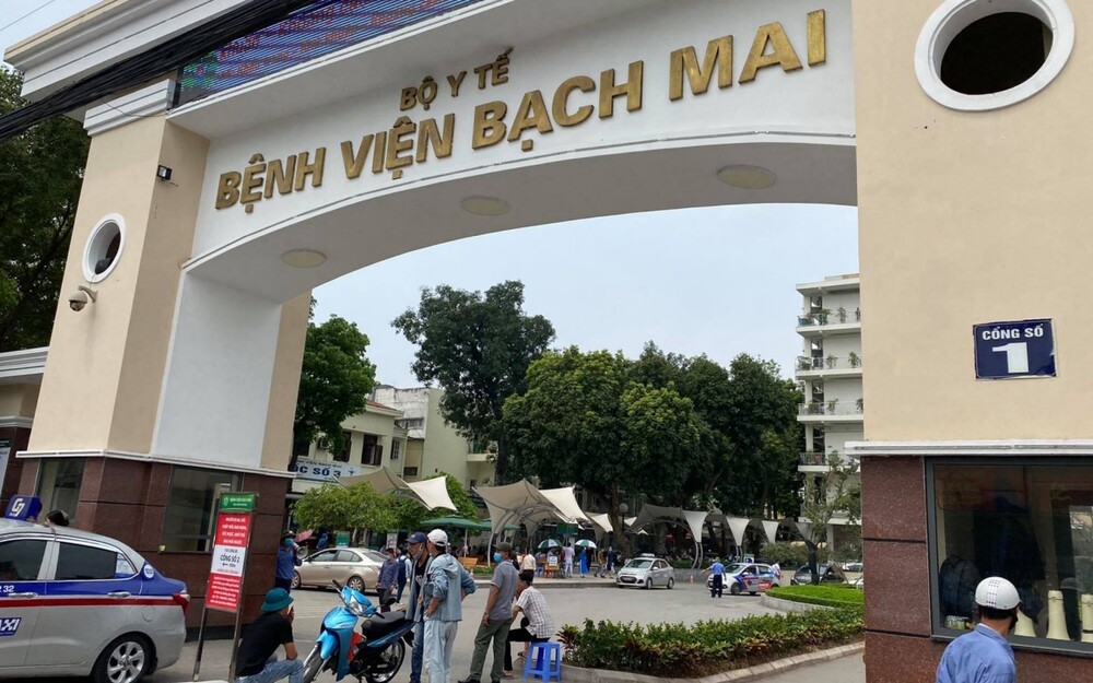1-bv-bach-mai-kho-khan-tai-chinh-nhung-lai-tuyen-gap-doi-so-nhan-vien-1618543492.jpg